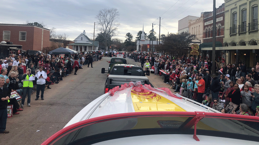 Miller Time Christmas Boat Parade Dadeville